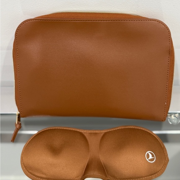 Turkish Airlines Business Class Amenity Kit // LANVIN // 2025 - Picture 6 of 7